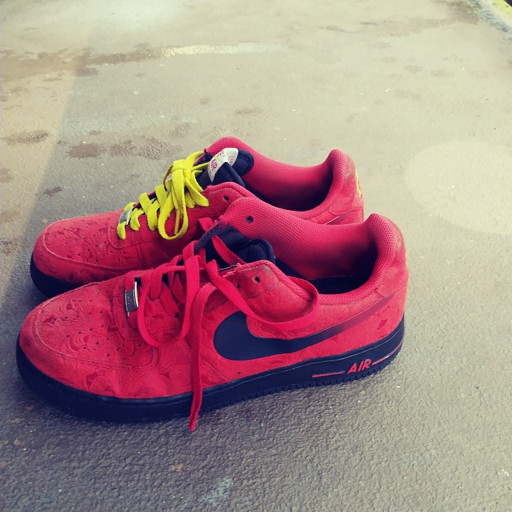 Shoes - Picture 2 of 4